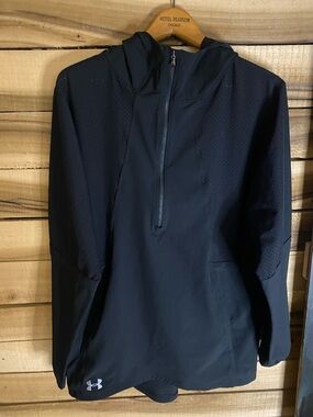 Under Armour Black Hooded Half-Zip Pullover size medium light weight